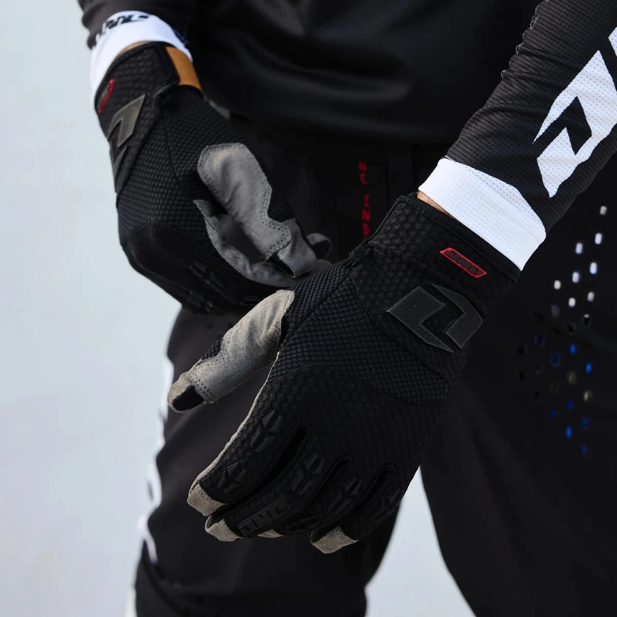 ONE Industries X197 Core Gloves - MOTODLVRD