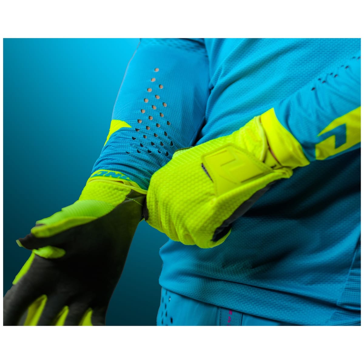 ONE Industries G197 Vivid Neon Gloves - MOTODLVRD